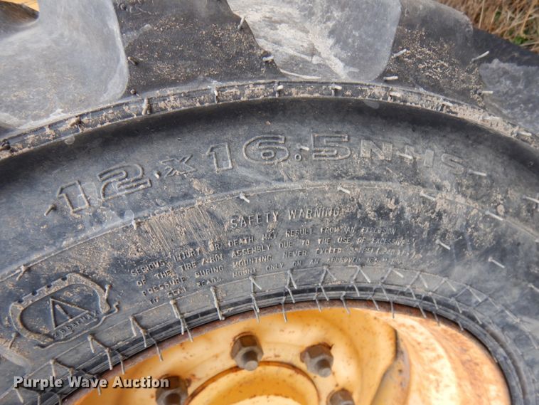 image for item HD9231 2001 New Holland LS180  skid steer loader