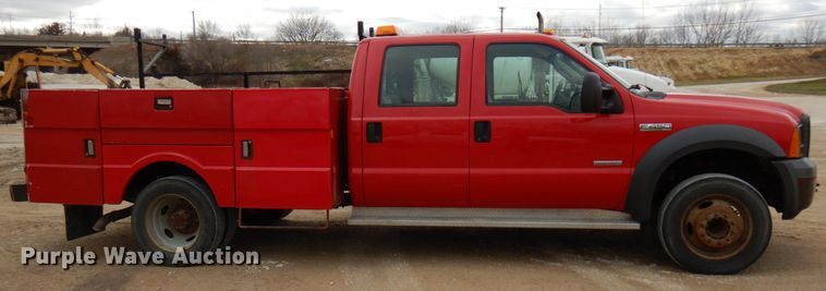 image for item HD9237 2005 Ford F450 Super Duty  Crew Cab utility truck