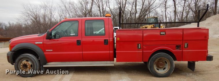 image for item HD9237 2005 Ford F450 Super Duty  Crew Cab utility truck