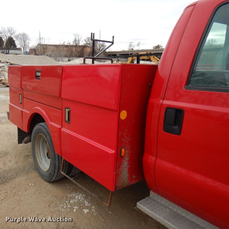 image for item HD9237 2005 Ford F450 Super Duty  Crew Cab utility truck