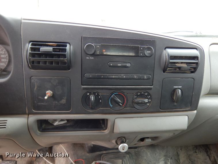 image for item HD9237 2005 Ford F450 Super Duty  Crew Cab utility truck