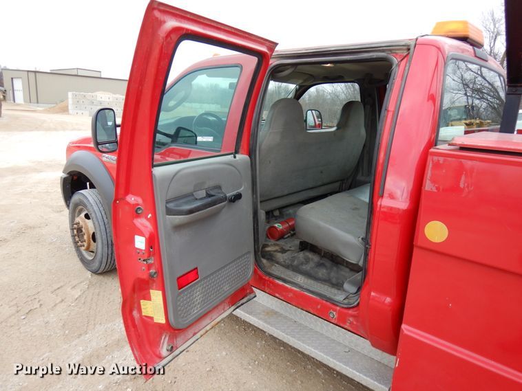 image for item HD9237 2005 Ford F450 Super Duty  Crew Cab utility truck
