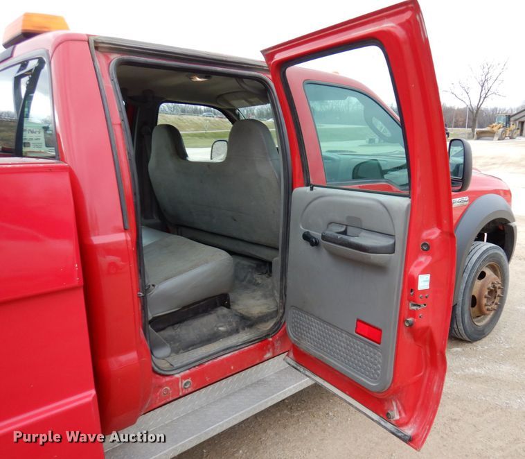 image for item HD9237 2005 Ford F450 Super Duty  Crew Cab utility truck