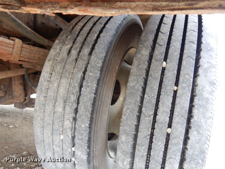 image for item HD9237 2005 Ford F450 Super Duty  Crew Cab utility truck