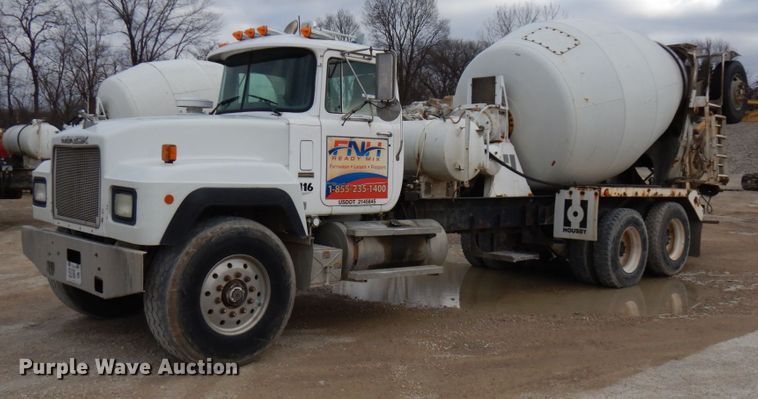 image for item HD9238 1999 Mack RD  ready mix truck