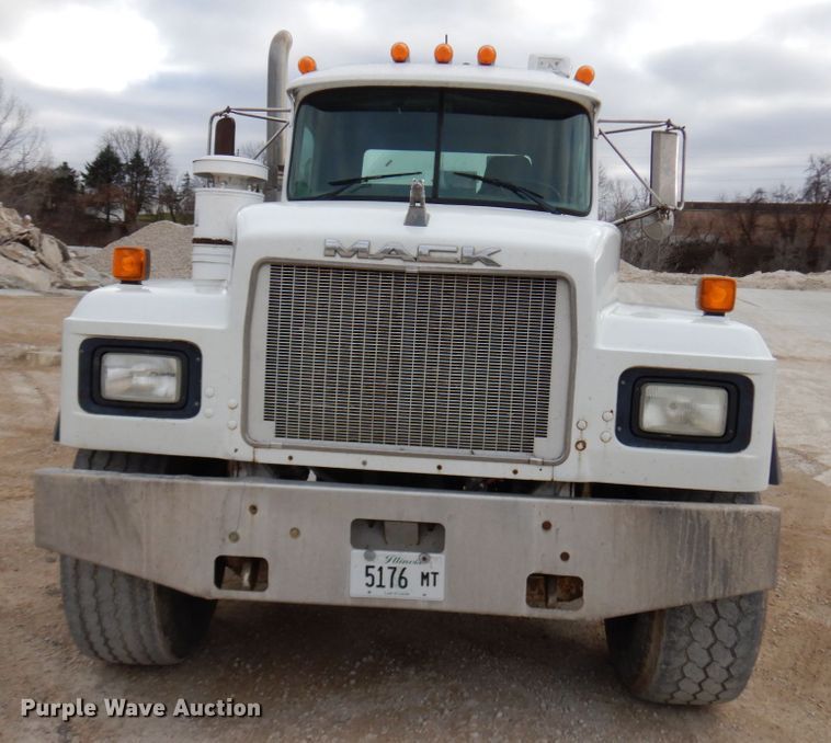 image for item HD9238 1999 Mack RD  ready mix truck
