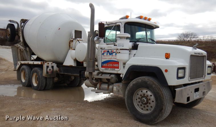 image for item HD9238 1999 Mack RD  ready mix truck