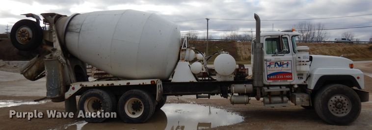 image for item HD9238 1999 Mack RD  ready mix truck