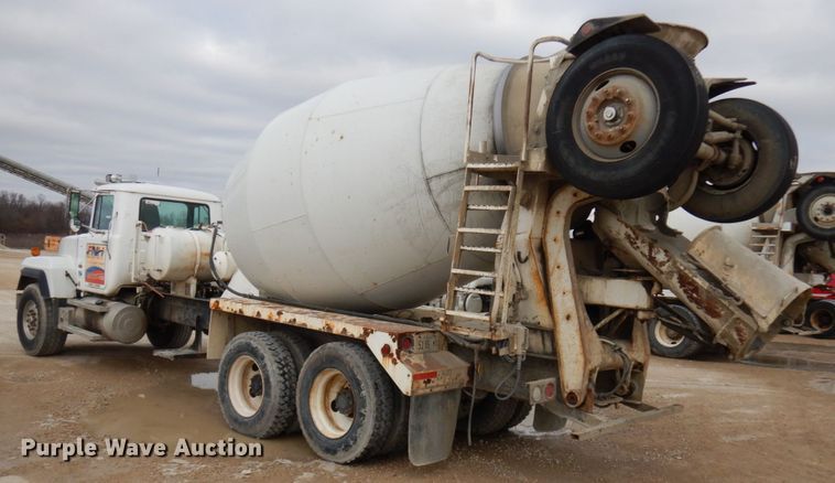 image for item HD9238 1999 Mack RD  ready mix truck