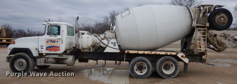 image for item HD9238 1999 Mack RD  ready mix truck
