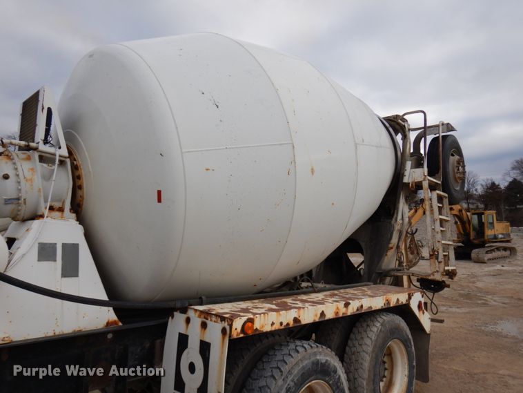 image for item HD9238 1999 Mack RD  ready mix truck