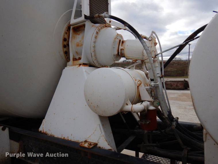 image for item HD9238 1999 Mack RD  ready mix truck