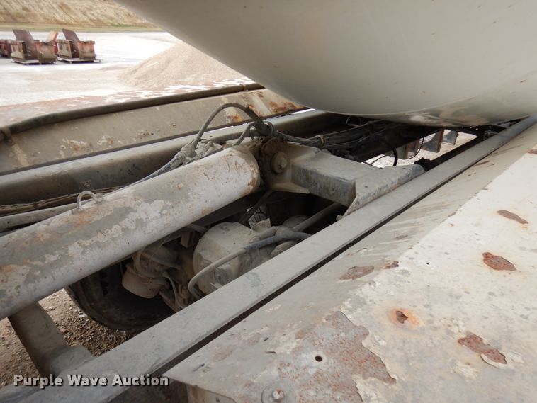 image for item HD9238 1999 Mack RD  ready mix truck