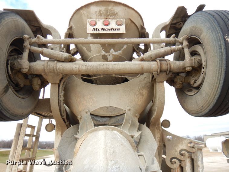 image for item HD9238 1999 Mack RD  ready mix truck