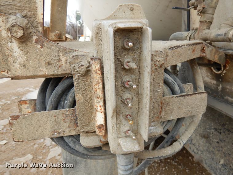 image for item HD9238 1999 Mack RD  ready mix truck