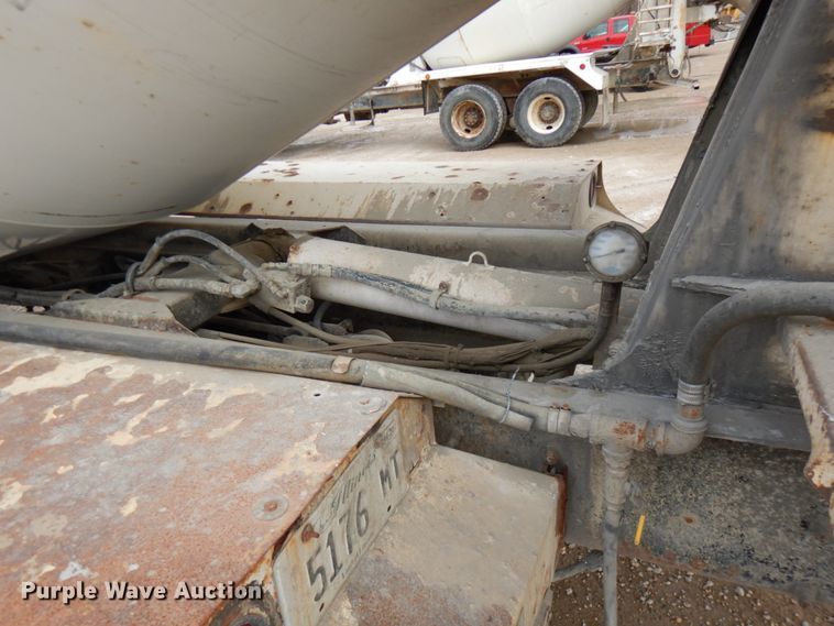 image for item HD9238 1999 Mack RD  ready mix truck