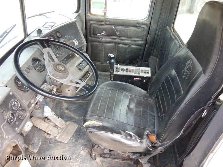 image for item HD9238 1999 Mack RD  ready mix truck