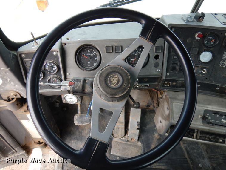 image for item HD9238 1999 Mack RD  ready mix truck