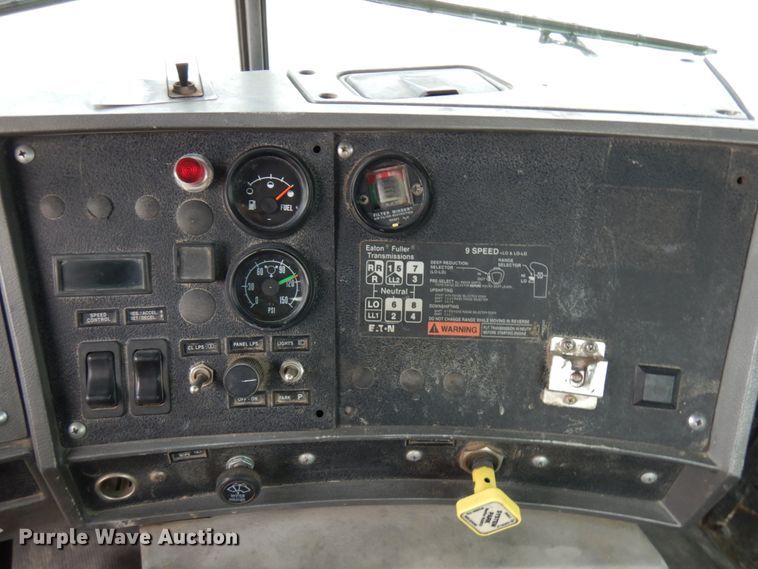 image for item HD9238 1999 Mack RD  ready mix truck