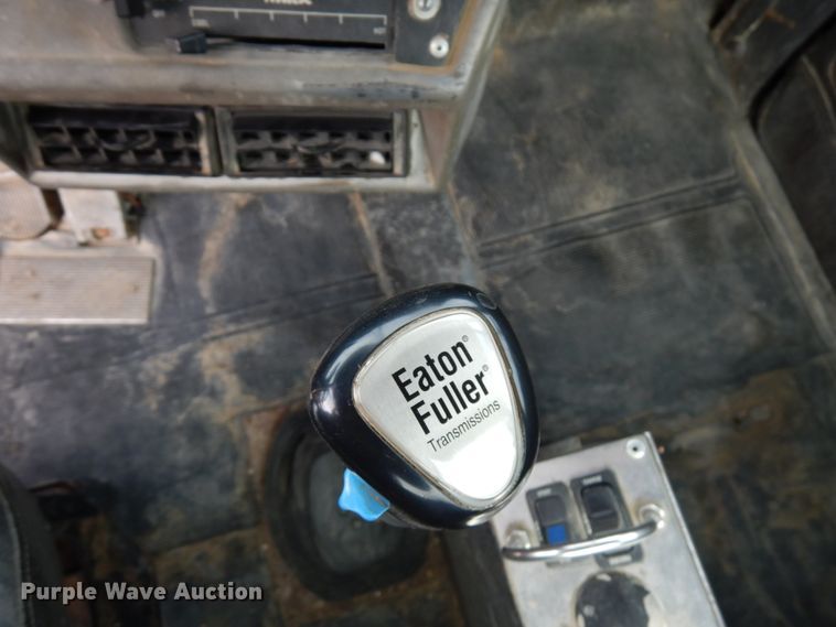 image for item HD9238 1999 Mack RD  ready mix truck