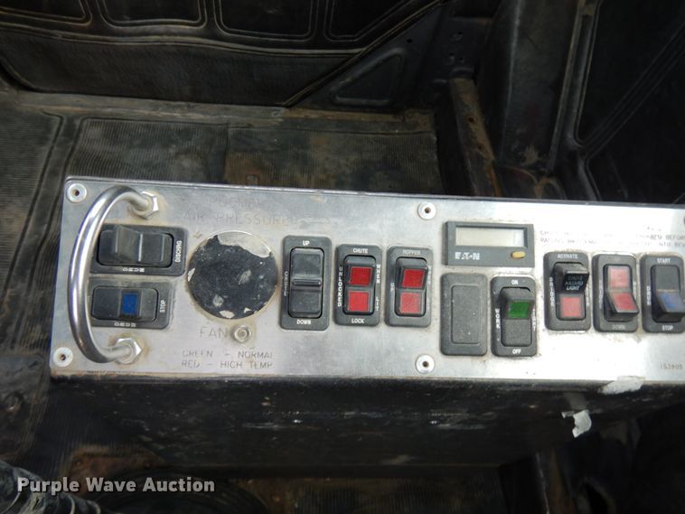 image for item HD9238 1999 Mack RD  ready mix truck