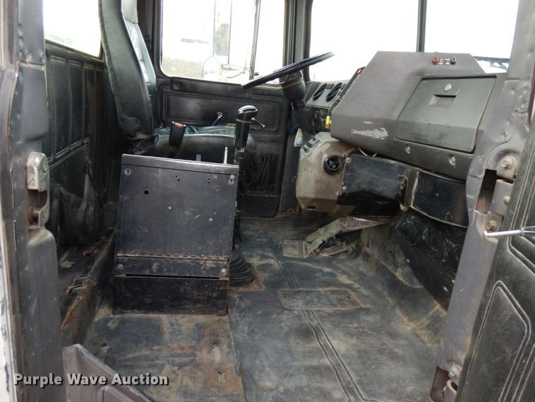 image for item HD9238 1999 Mack RD  ready mix truck