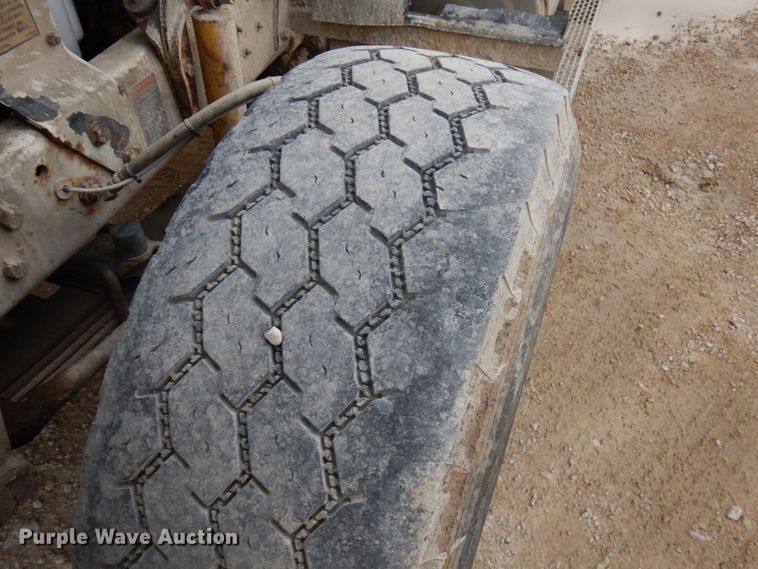 image for item HD9238 1999 Mack RD  ready mix truck