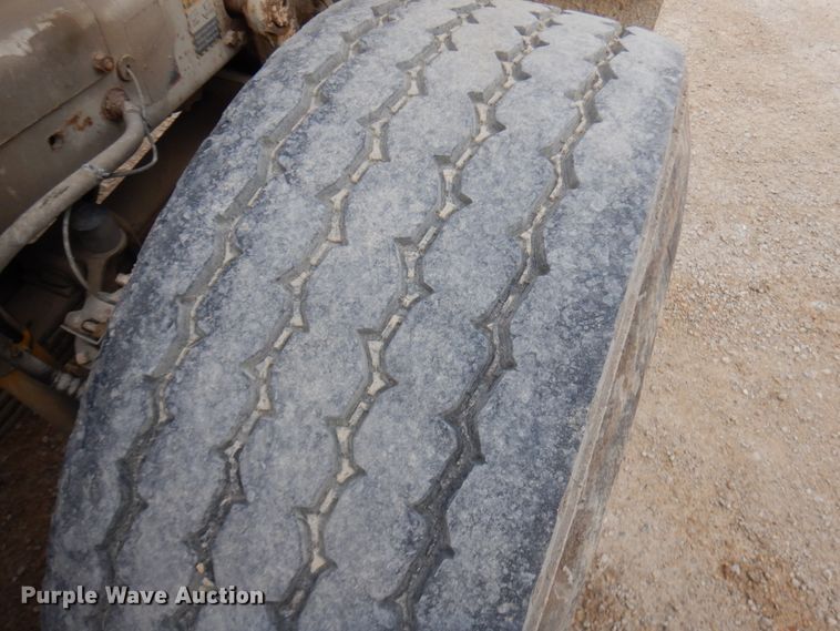 image for item HD9238 1999 Mack RD  ready mix truck