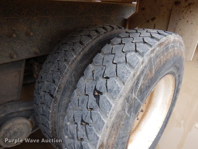 image for item HD9238 1999 Mack RD  ready mix truck