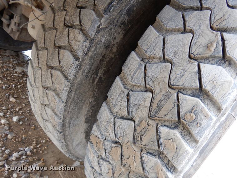 image for item HD9238 1999 Mack RD  ready mix truck