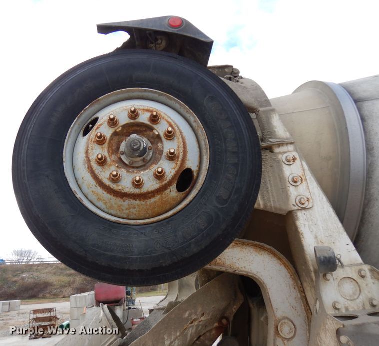 image for item HD9238 1999 Mack RD  ready mix truck