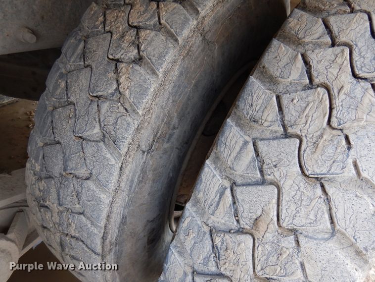 image for item HD9238 1999 Mack RD  ready mix truck