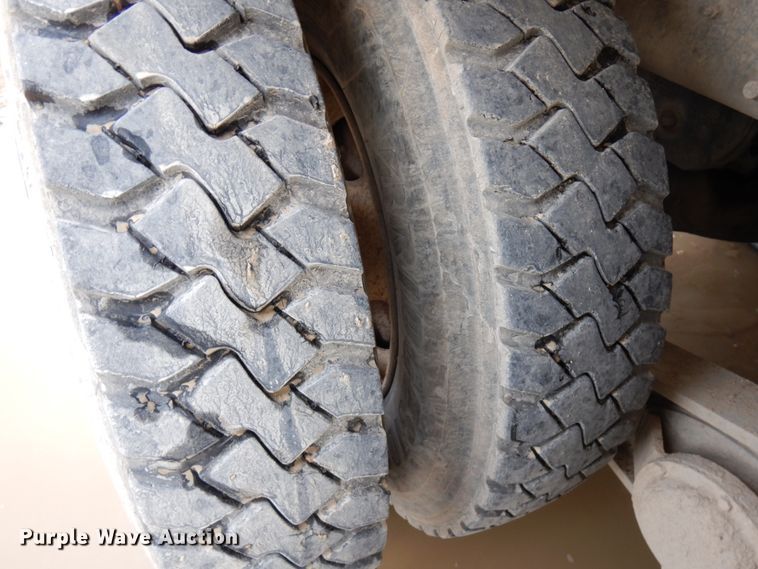 image for item HD9238 1999 Mack RD  ready mix truck