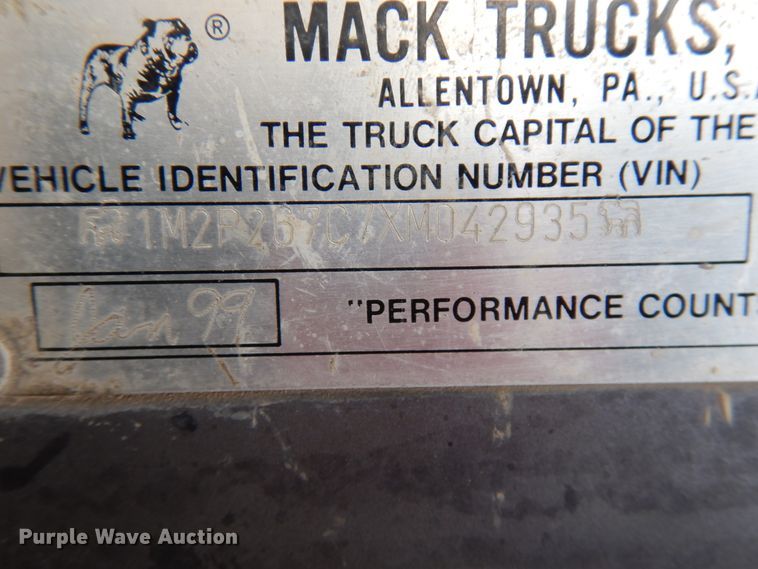image for item HD9238 1999 Mack RD  ready mix truck