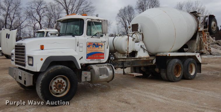 image for item HD9239 1997 Mack RD690S  ready mix truck