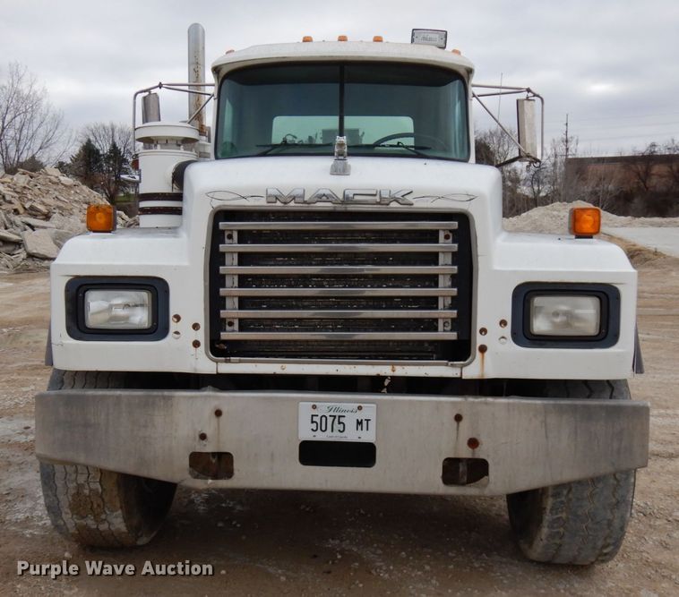 image for item HD9239 1997 Mack RD690S  ready mix truck
