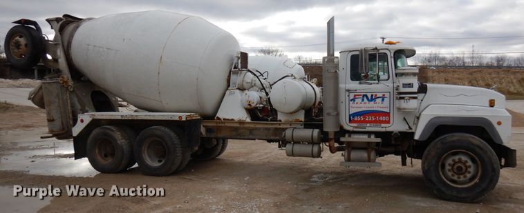 image for item HD9239 1997 Mack RD690S  ready mix truck