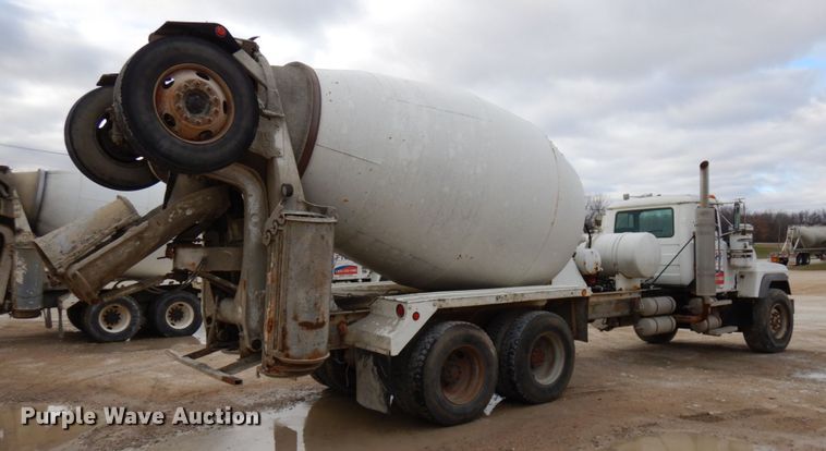 image for item HD9239 1997 Mack RD690S  ready mix truck