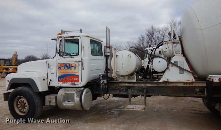 image for item HD9239 1997 Mack RD690S  ready mix truck