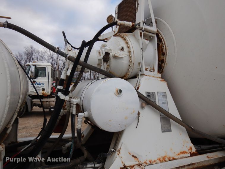 image for item HD9239 1997 Mack RD690S  ready mix truck