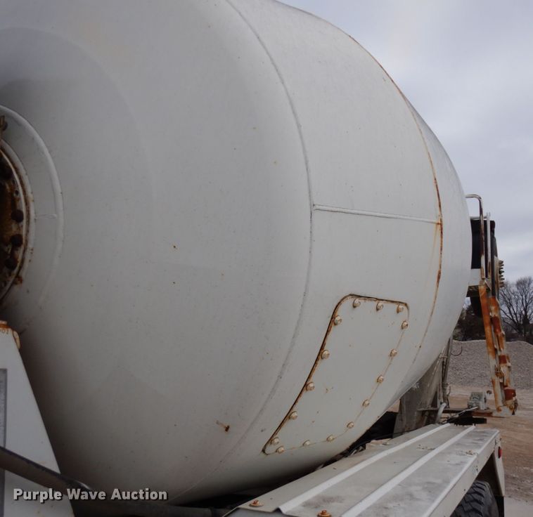 image for item HD9239 1997 Mack RD690S  ready mix truck