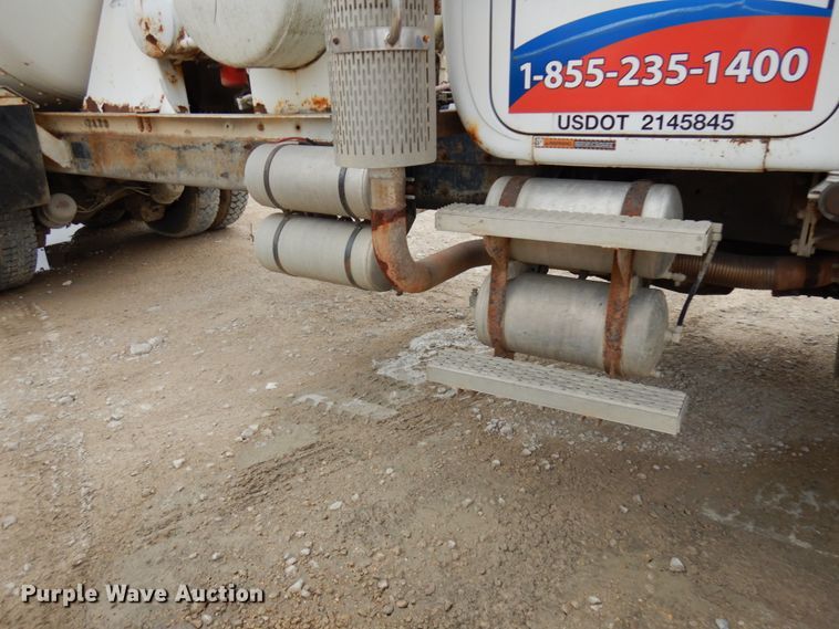 image for item HD9239 1997 Mack RD690S  ready mix truck