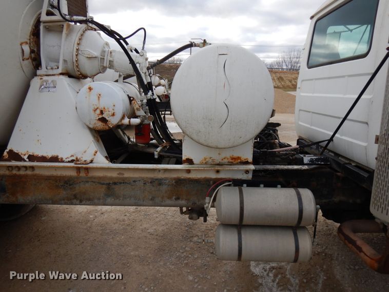 image for item HD9239 1997 Mack RD690S  ready mix truck