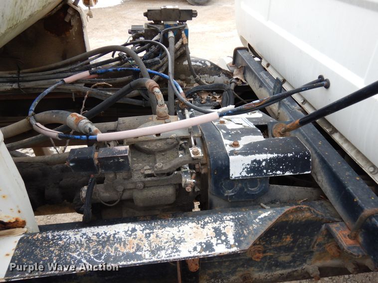 image for item HD9239 1997 Mack RD690S  ready mix truck