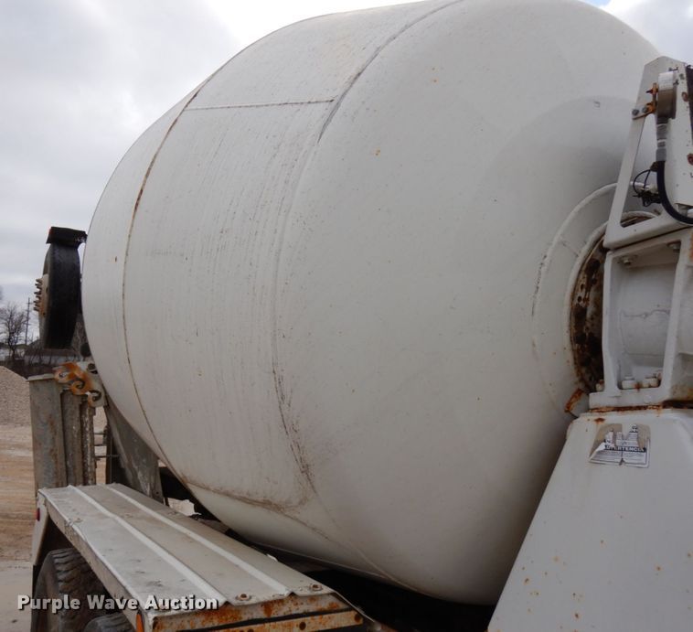 image for item HD9239 1997 Mack RD690S  ready mix truck