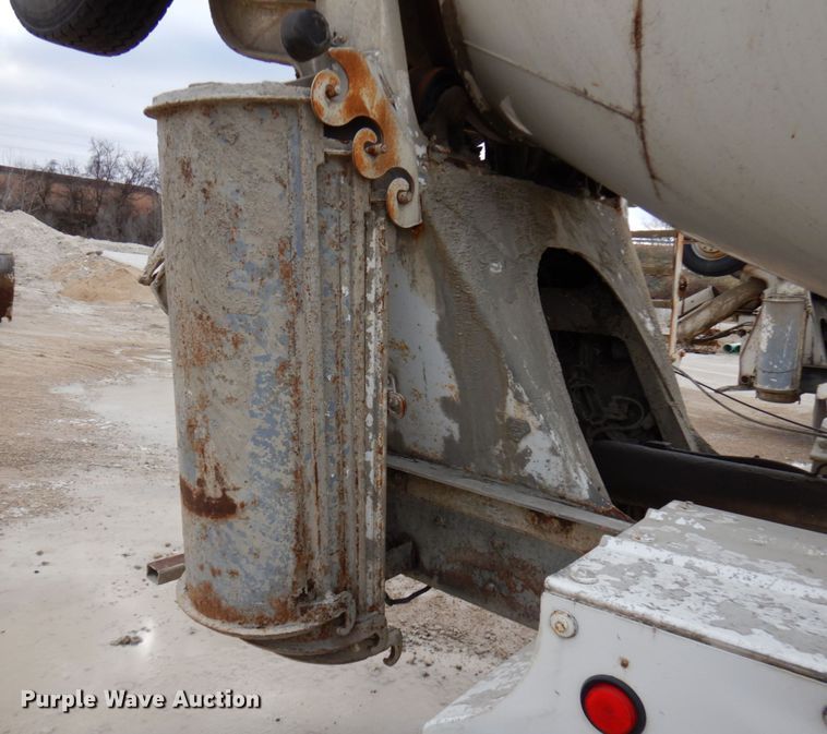 image for item HD9239 1997 Mack RD690S  ready mix truck