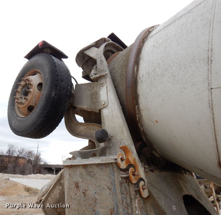 image for item HD9239 1997 Mack RD690S  ready mix truck