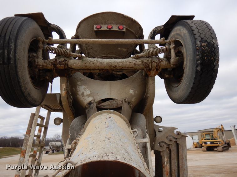 image for item HD9239 1997 Mack RD690S  ready mix truck