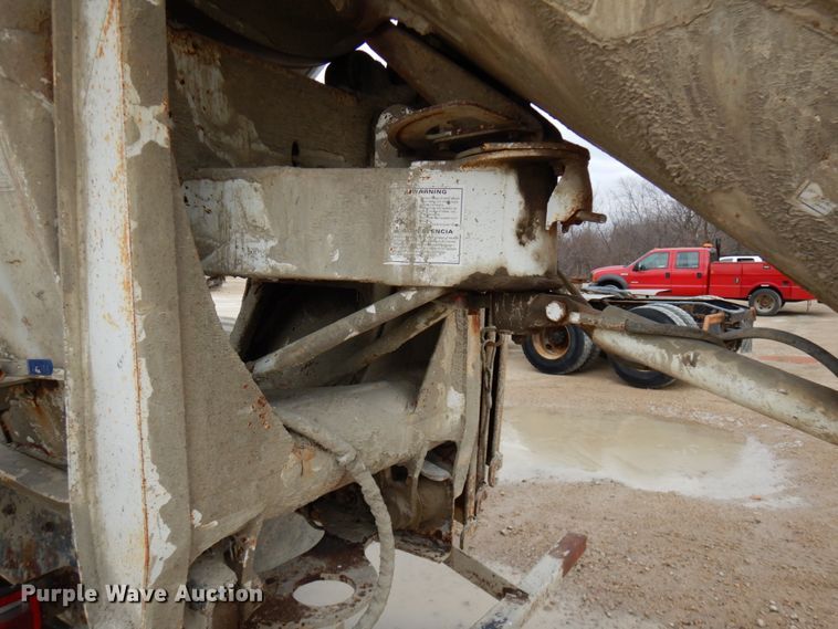 image for item HD9239 1997 Mack RD690S  ready mix truck