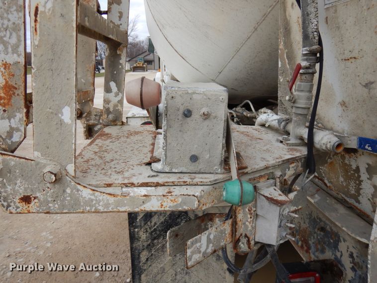 image for item HD9239 1997 Mack RD690S  ready mix truck